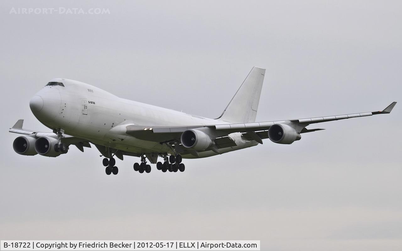 B-18722, 2006 Boeing 747-409F/SCD C/N 34265, on final RW06
