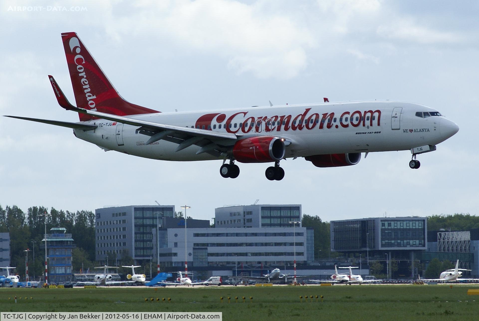 TC-TJG, 1999 Boeing 737-86J C/N 29120, Just before landing on the 