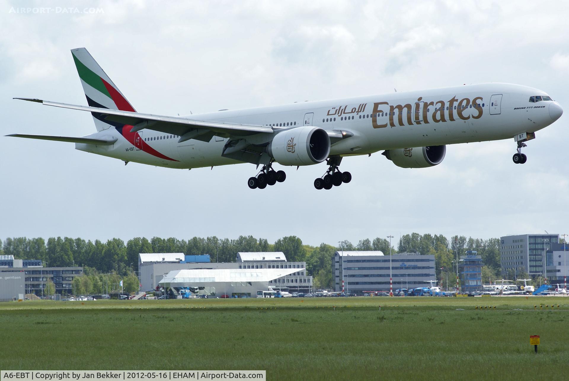 A6-EBT, 2006 Boeing 777-31H/ER C/N 32730, Just before landing on the Bulderbaan