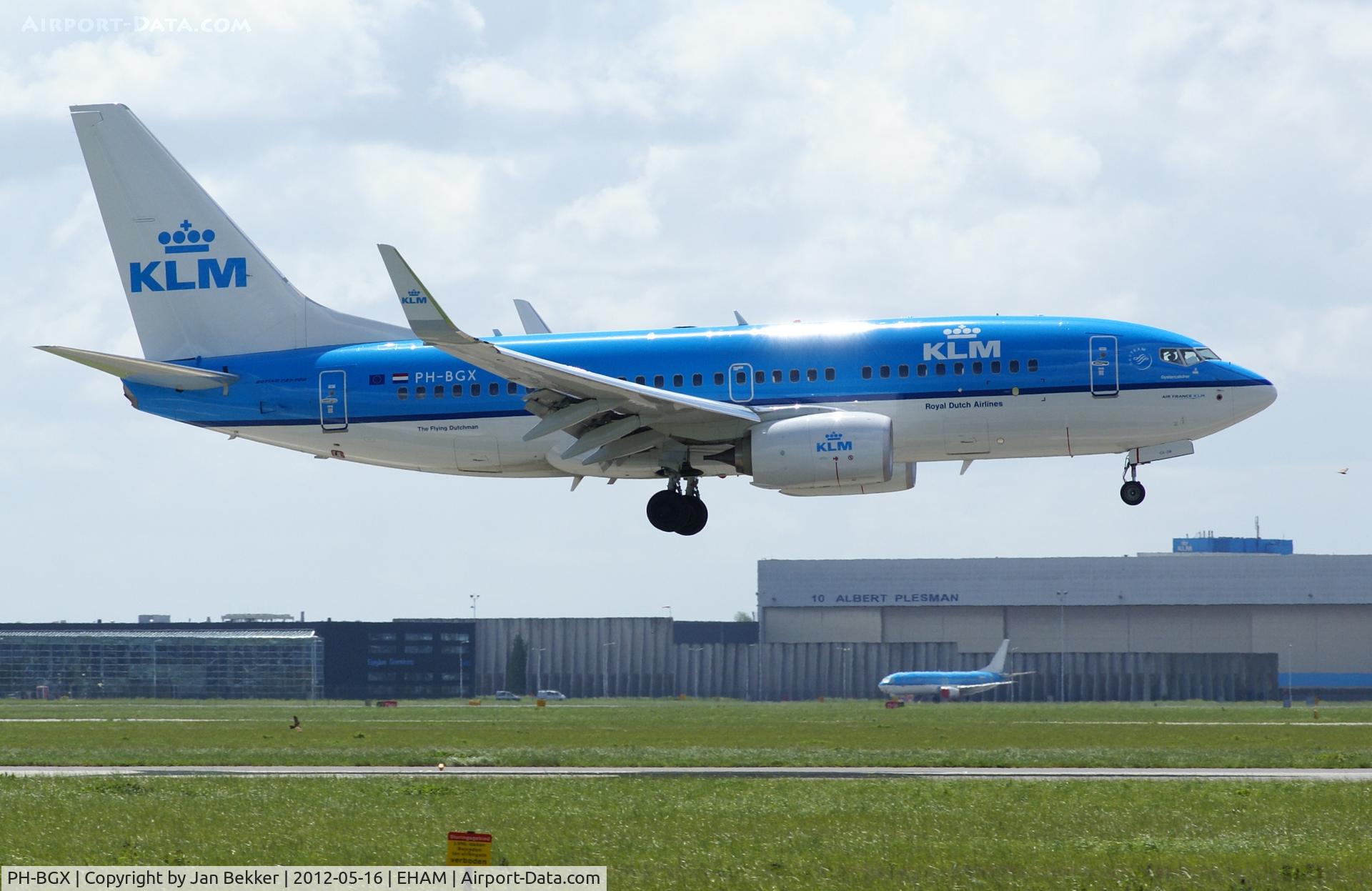 PH-BGX, 2011 Boeing 737-7K2 C/N 38635, Just before touchdown on the 