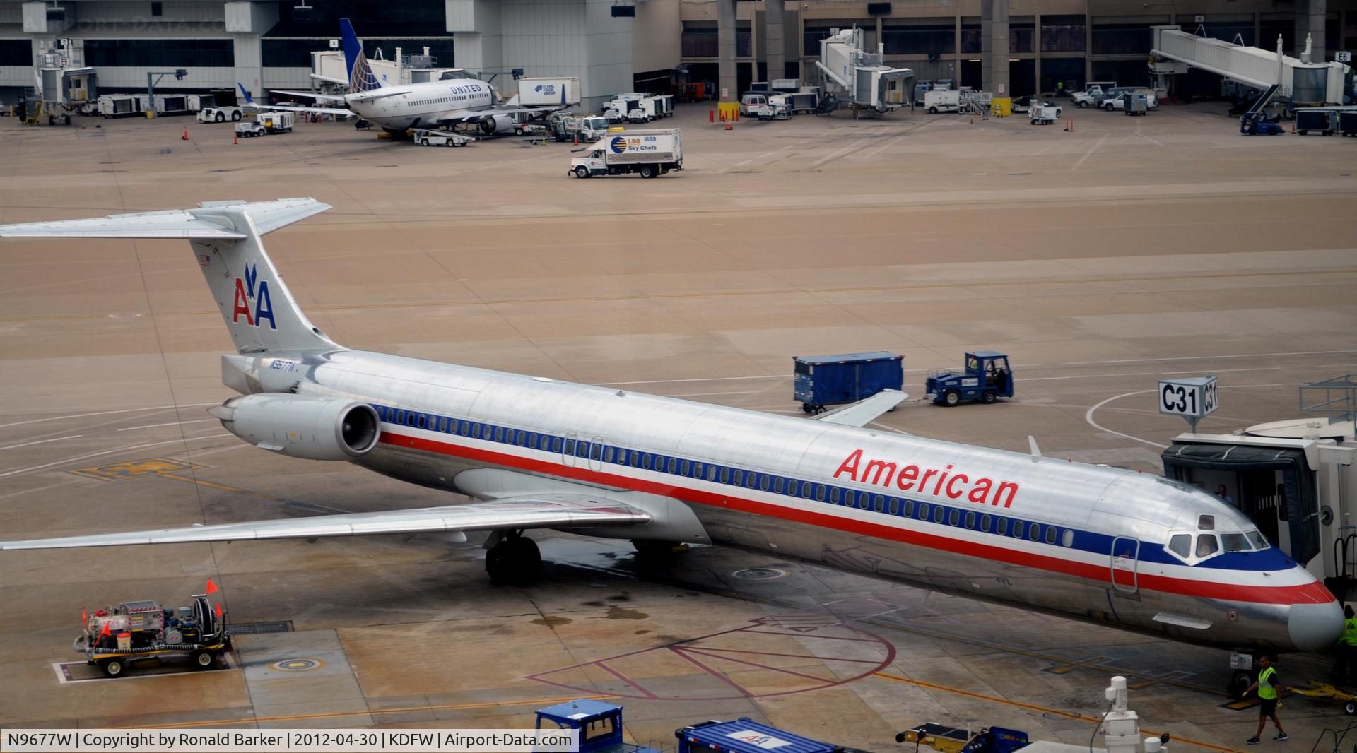 N9677W, 1999 McDonnell Douglas MD-83 (DC-9-83) C/N 53627, DFW, TX