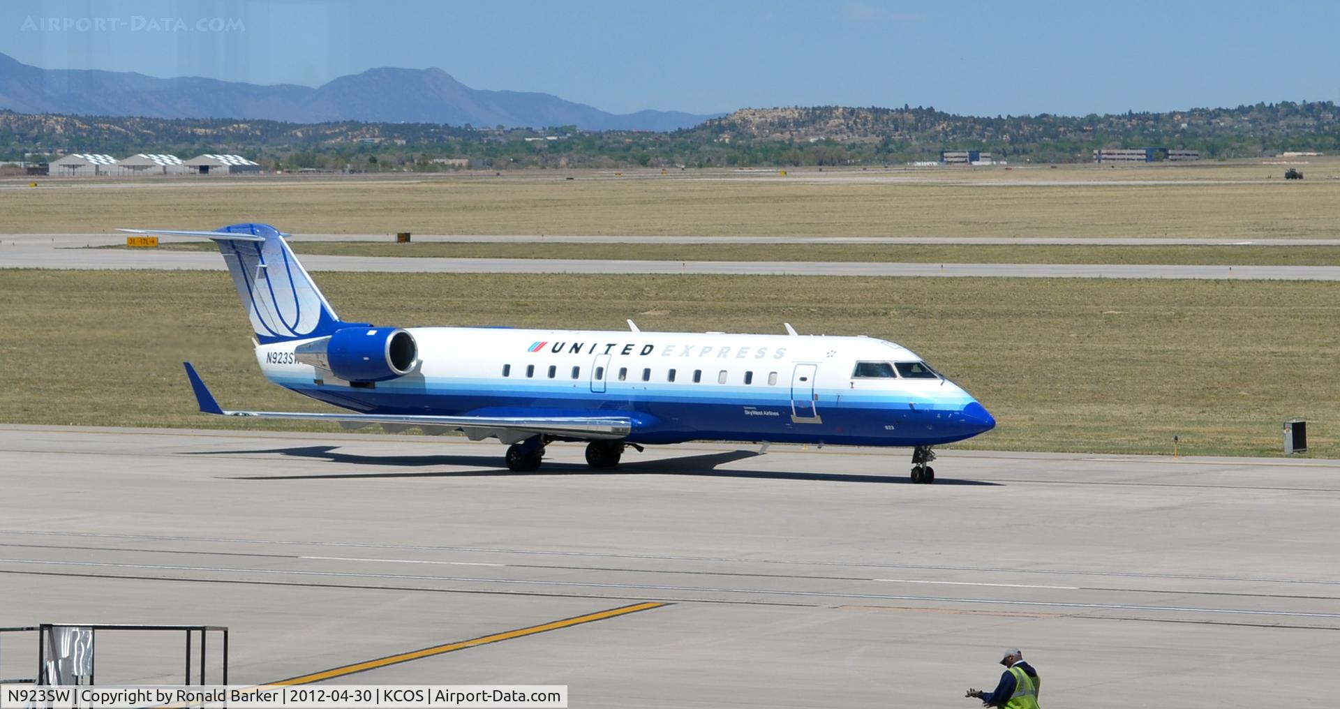 N923SW, 2002 Bombardier CRJ-200LR (CL-600-2B19) C/N 7664, COS, CO