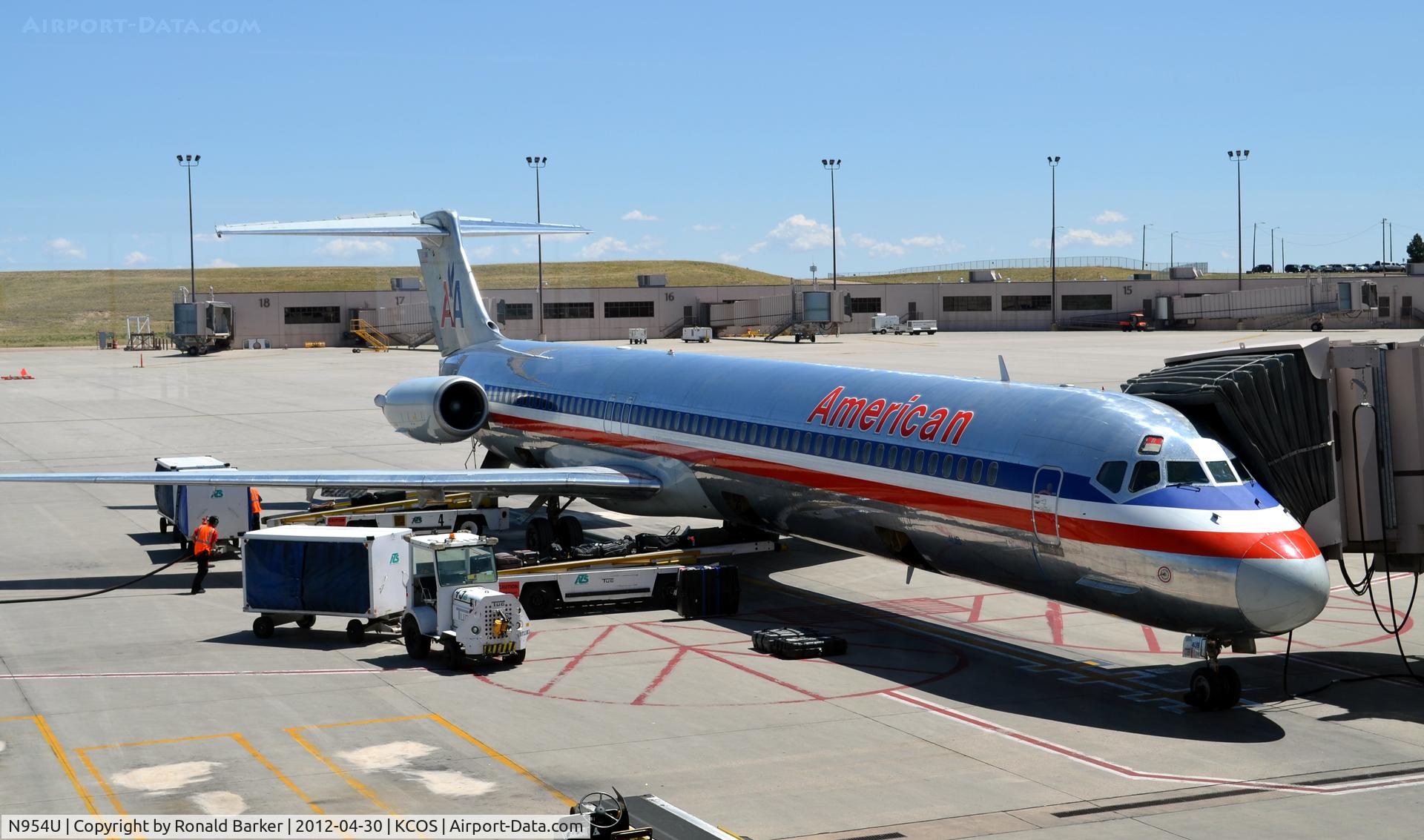 N954U, 1987 McDonnell Douglas MD-82 (DC-9-82) C/N 49426, Arrived COS from DFW