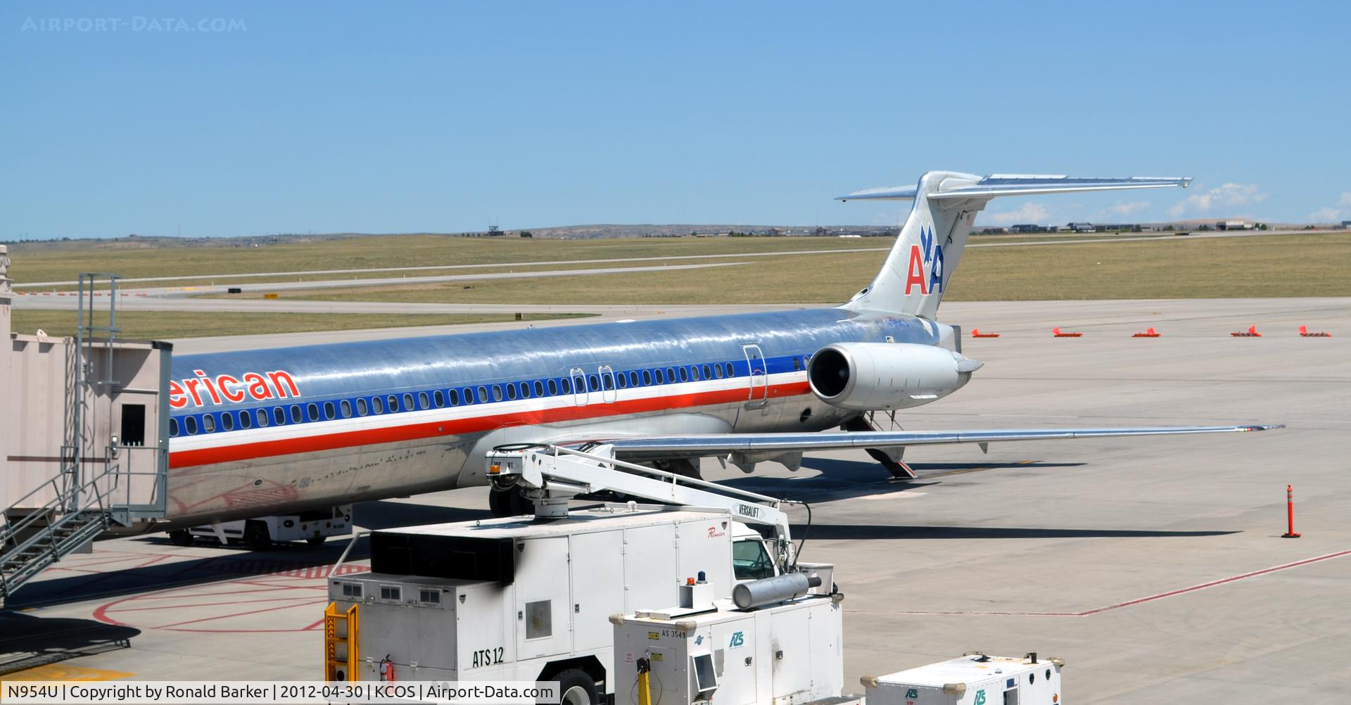 N954U, 1987 McDonnell Douglas MD-82 (DC-9-82) C/N 49426, Arrived COS FROM DFW