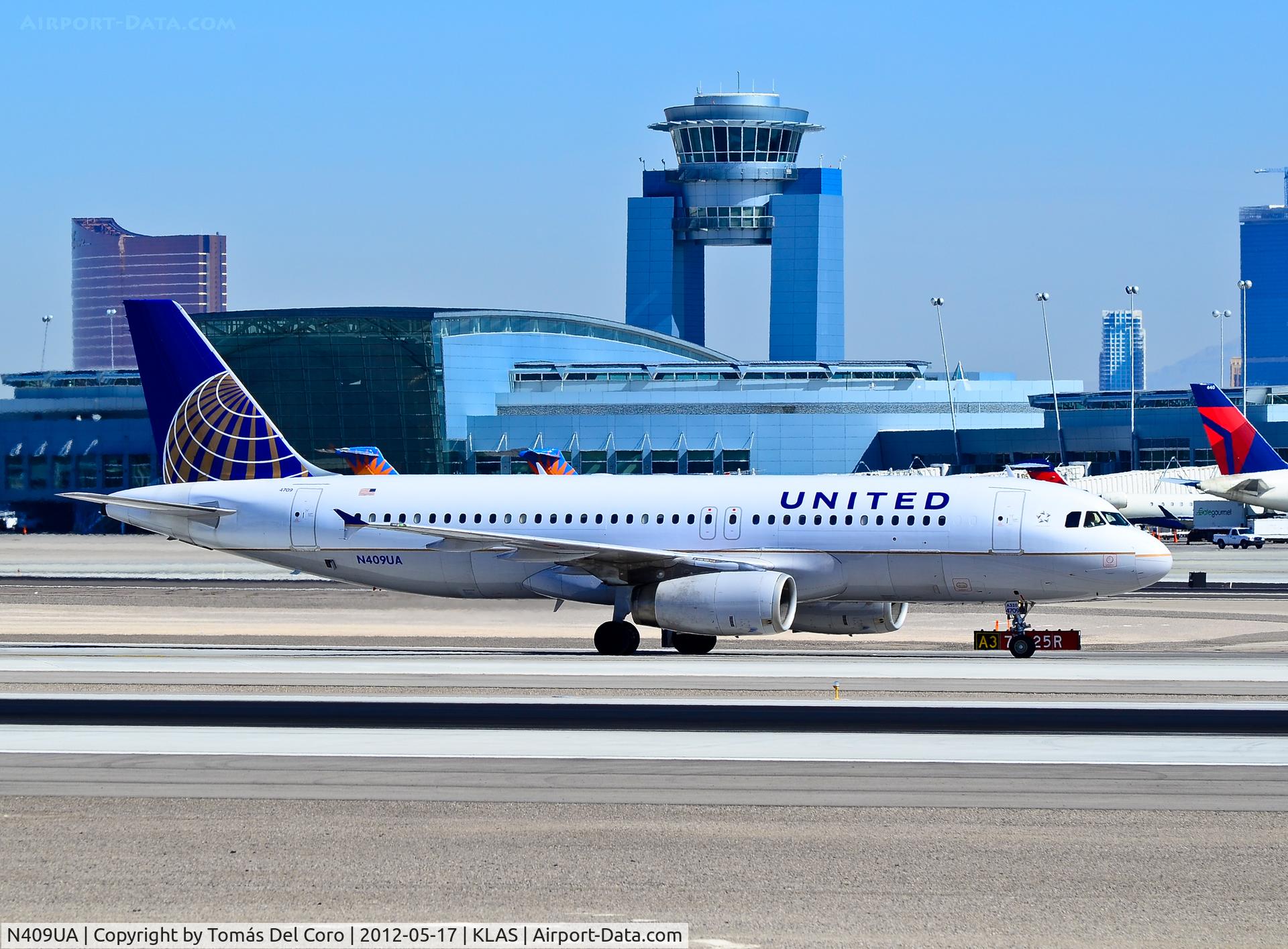 N409UA, 1994 Airbus A320-232 C/N 462, N409UA United Airlines 1994 Airbus A320-232 C/N 462

- Las Vegas - McCarran International (LAS / KLAS)
USA - Nevada, May 17, 2012
Photo: Tomás Del Coro