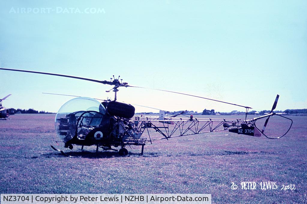 NZ3704, 1965 Bell 47G-3B-1 Sioux C/N 6517, No.3 Battlefield Support Squadron Hobsonville
