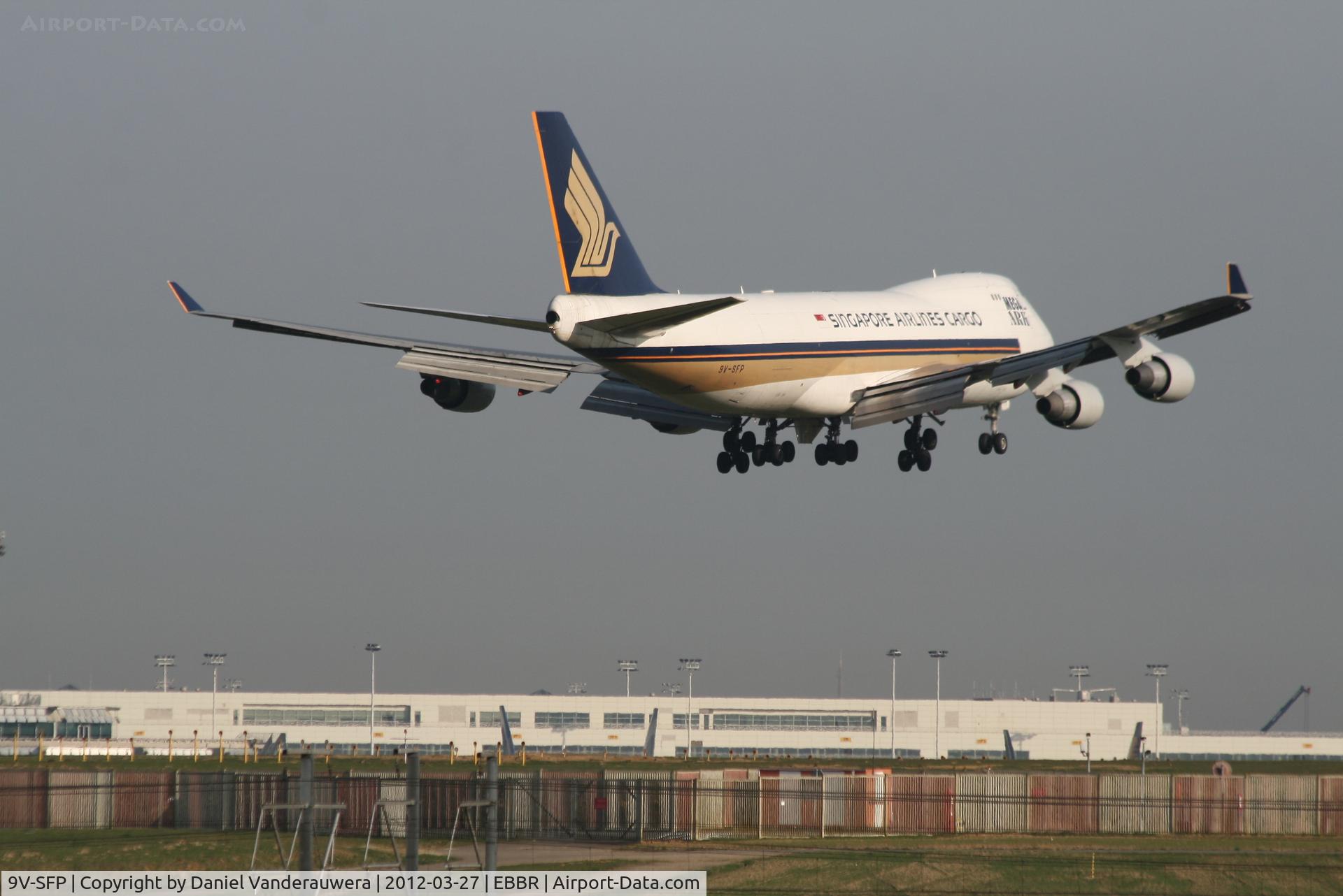 9V-SFP, 2005 Boeing 747-412F/SCD C/N 32902, Several seconds before landing on RWY 02