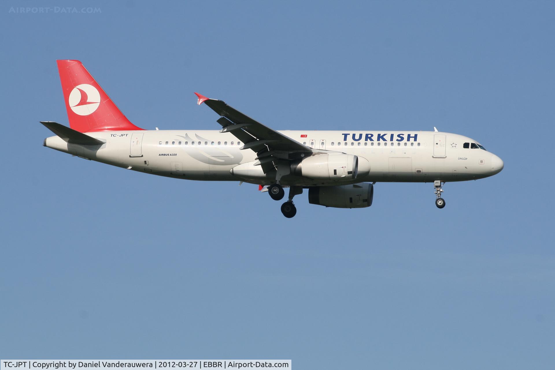 TC-JPT, 2008 Airbus A320-232 C/N 3719, Arrival of flight TK1937 to RWY 02