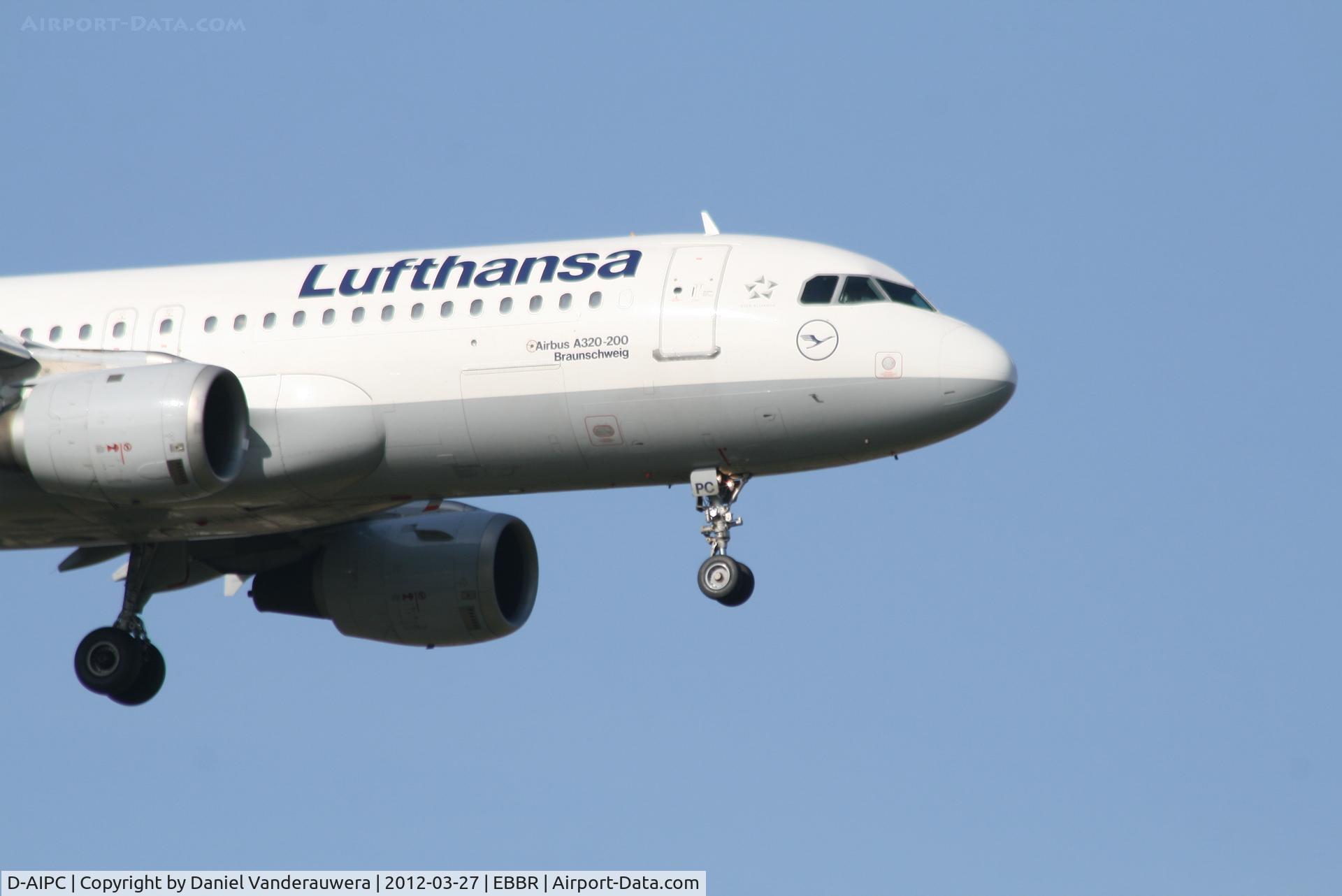 D-AIPC, 1989 Airbus A320-211 C/N 0071, Arrival of flight LH2284 to RWY 02