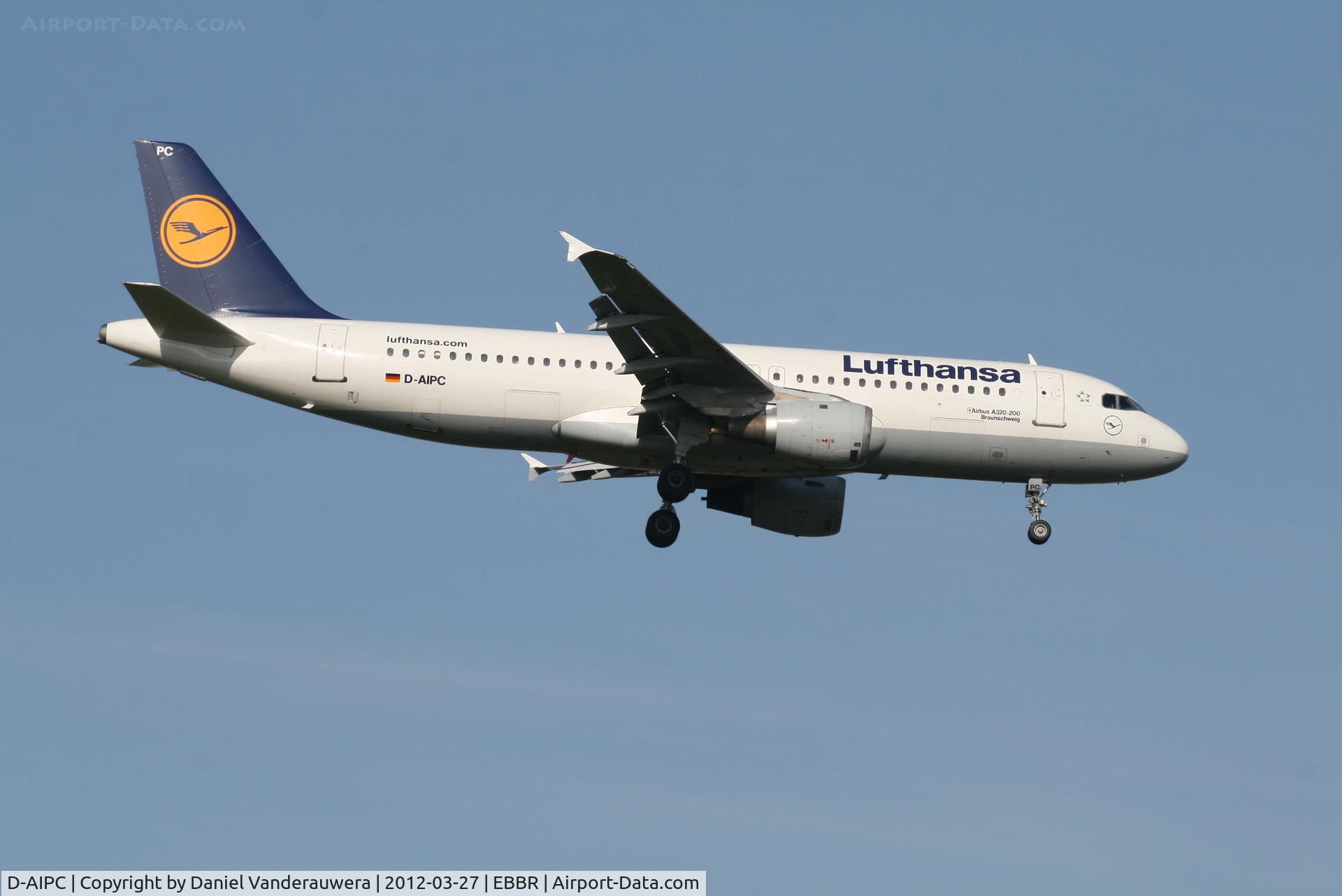 D-AIPC, 1989 Airbus A320-211 C/N 0071, Flight LH2284 is descending to RWY 02