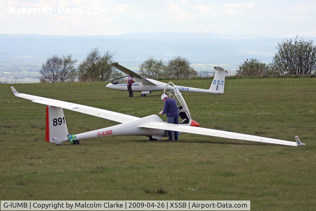 G-IUMB, Schleicher ASW-20L C/N 20386, Schleicher ASW20L, Sutton Bank, N Yorkshire, April 2009.