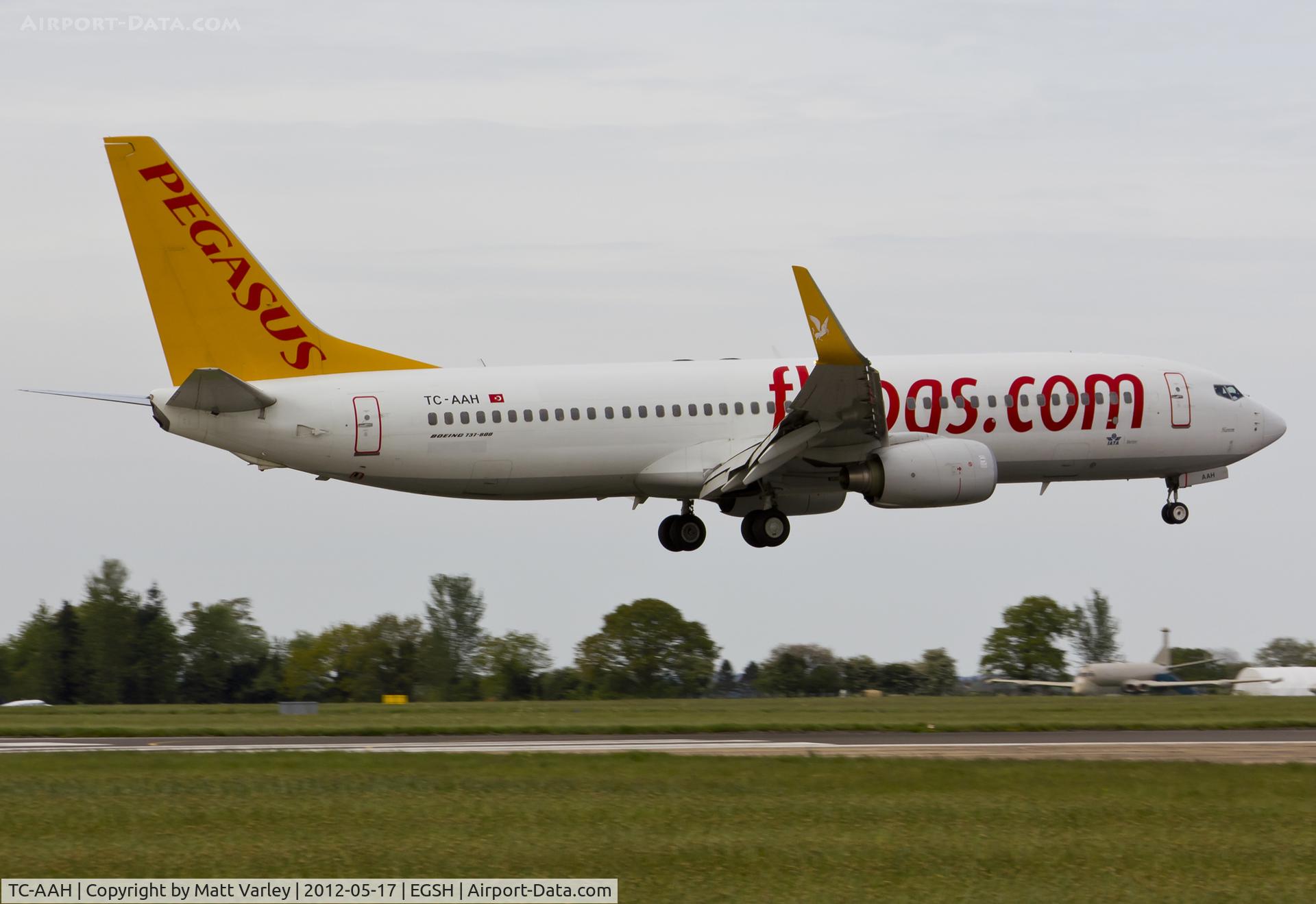 TC-AAH, 2008 Boeing 737-82R C/N 35701/2496, Arriving at EGSH.