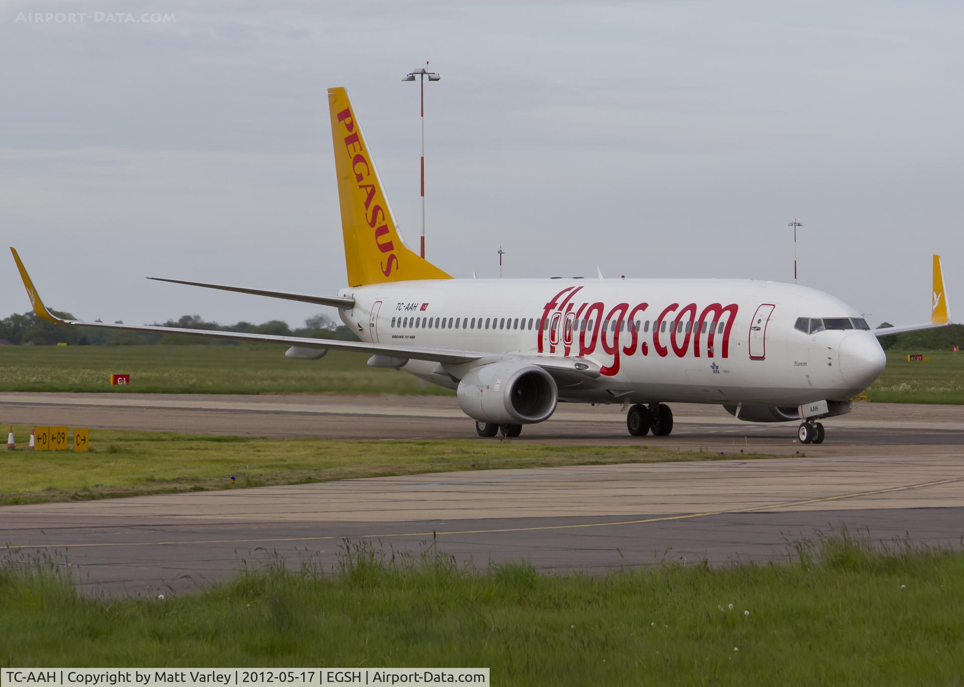 TC-AAH, 2008 Boeing 737-82R C/N 35701/2496, Arriving at EGSH.