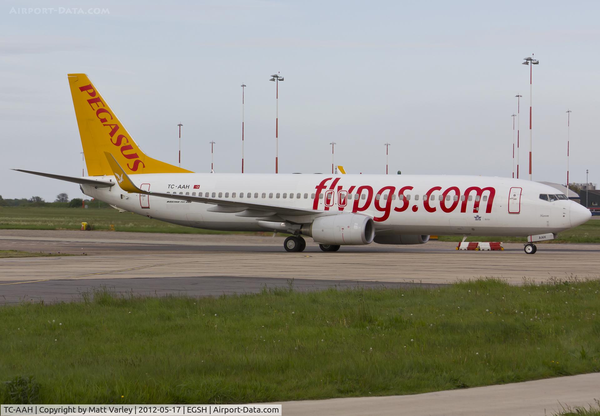 TC-AAH, 2008 Boeing 737-82R C/N 35701/2496, Arriving at EGSH.