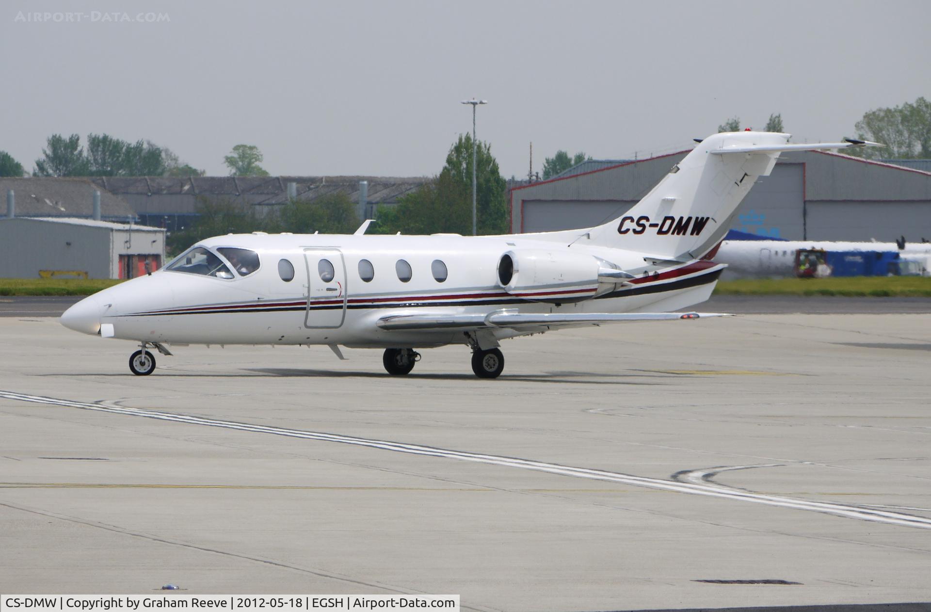 CS-DMW, 2008 Hawker Beechcraft 400A Beechjet Beechjet C/N RK-550, About to depart.