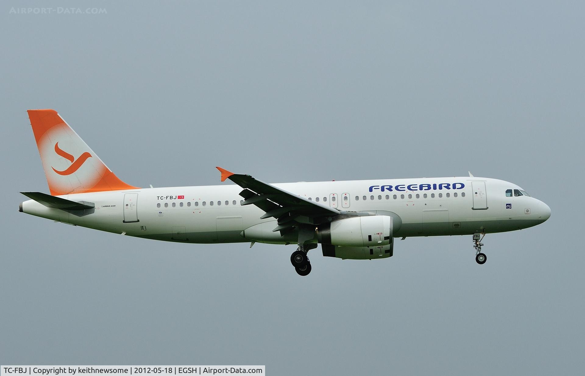 TC-FBJ, 1996 Airbus A320-232 C/N 580, Landing onto 09 runway 18.05.2012