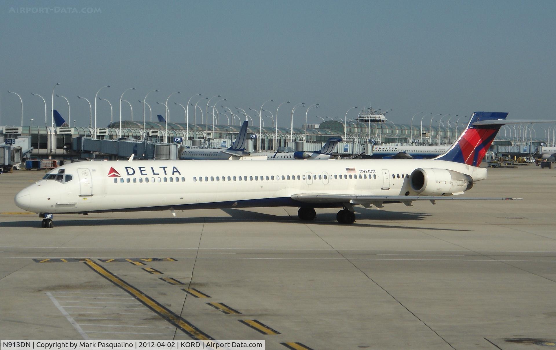 N913DN, 1996 McDonnell Douglas MD-90-30 C/N 53393, MD-90-30