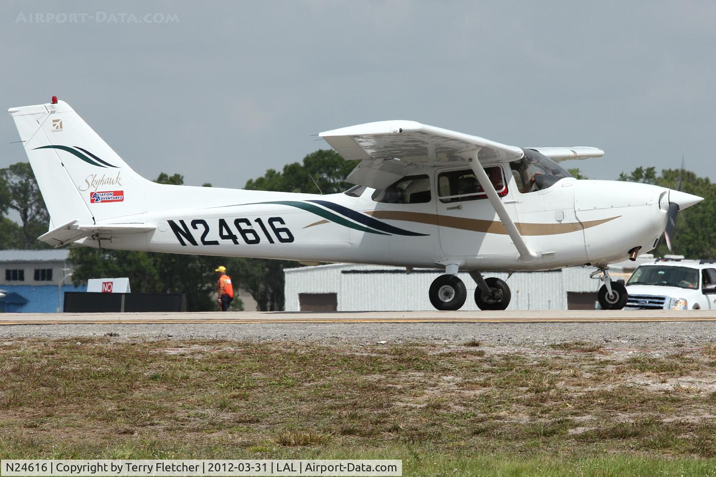 N24616, 1999 Cessna 172R C/N 17280830, At 2012 Sun N Fun