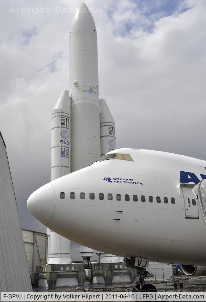 F-BPVJ, 1972 Boeing 747-128 C/N 20541, together with Ariane V