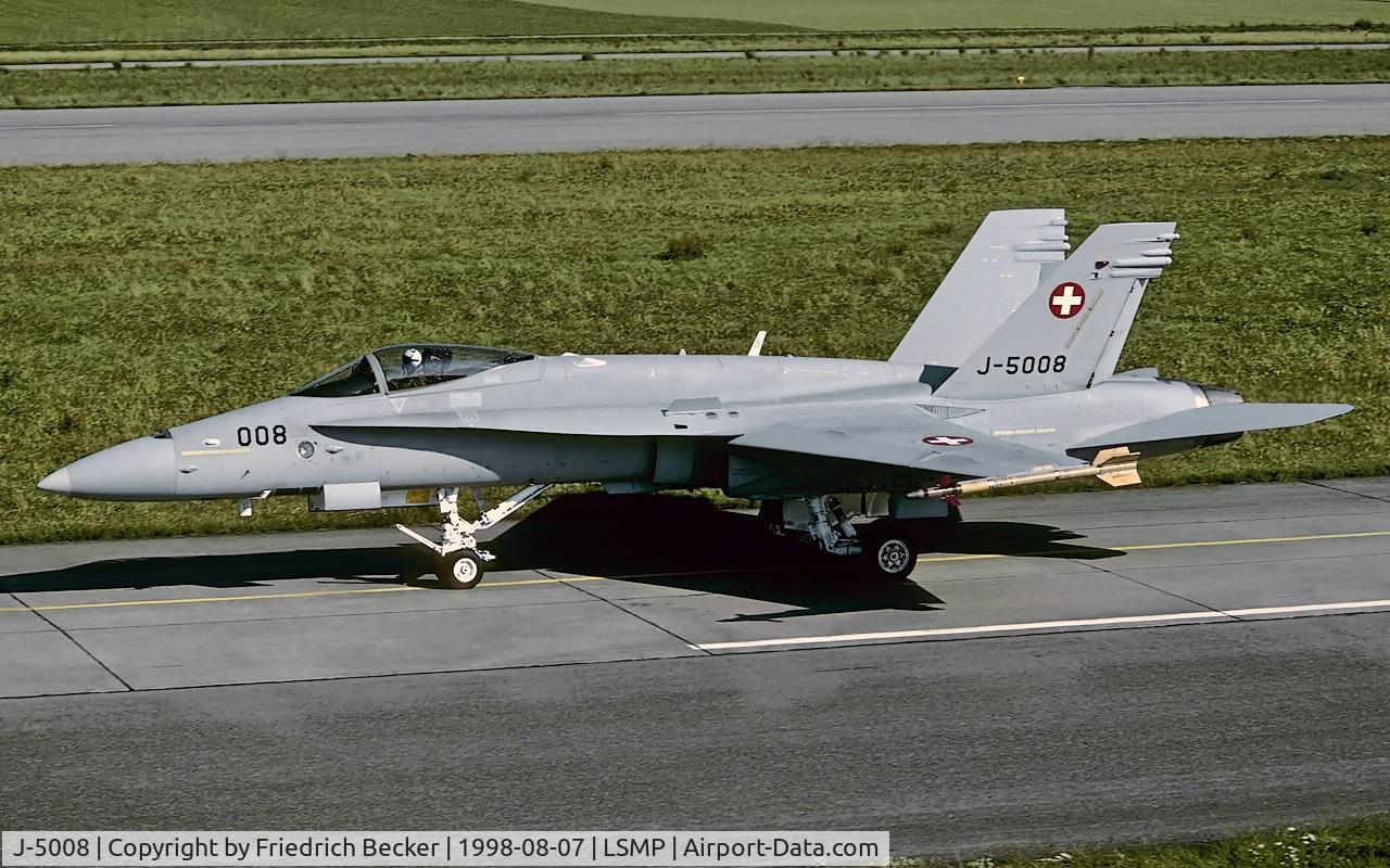 J-5008, McDonnell Douglas F/A-18C Hornet C/N 1336/SFC008, taxying to the active at Payerne AB