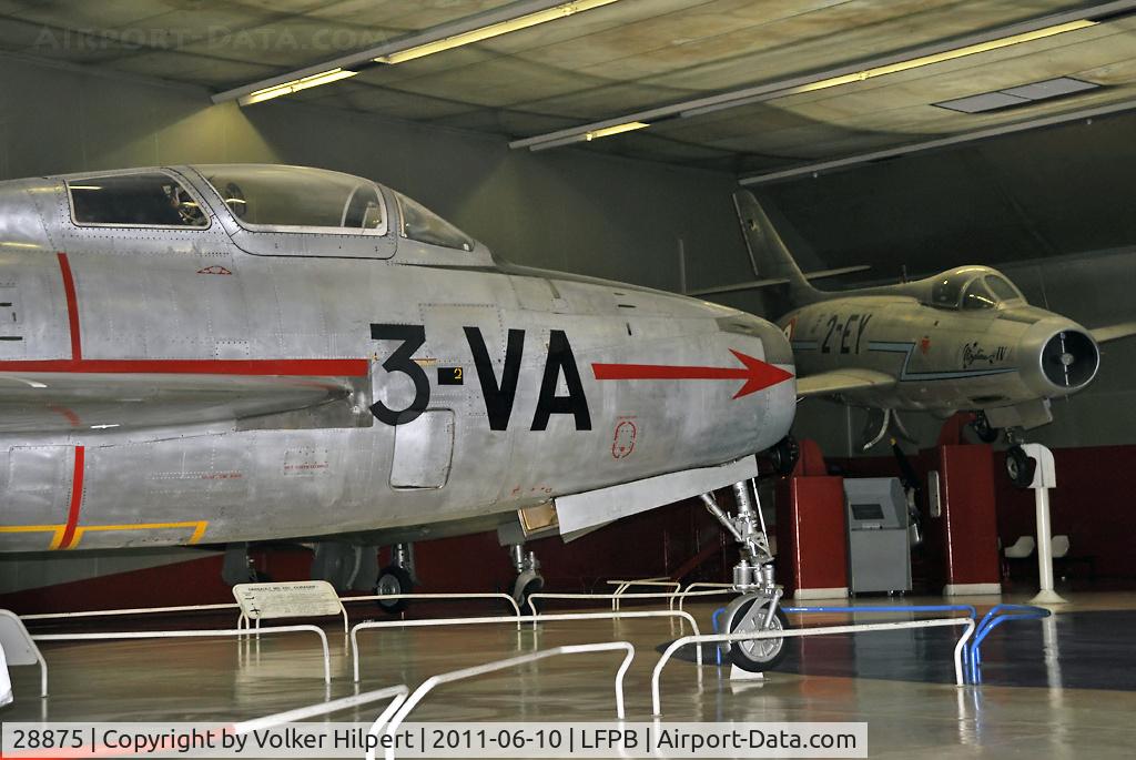 28875, Republic F-84F Thunderstreak C/N 727, at Le Bourget Museum