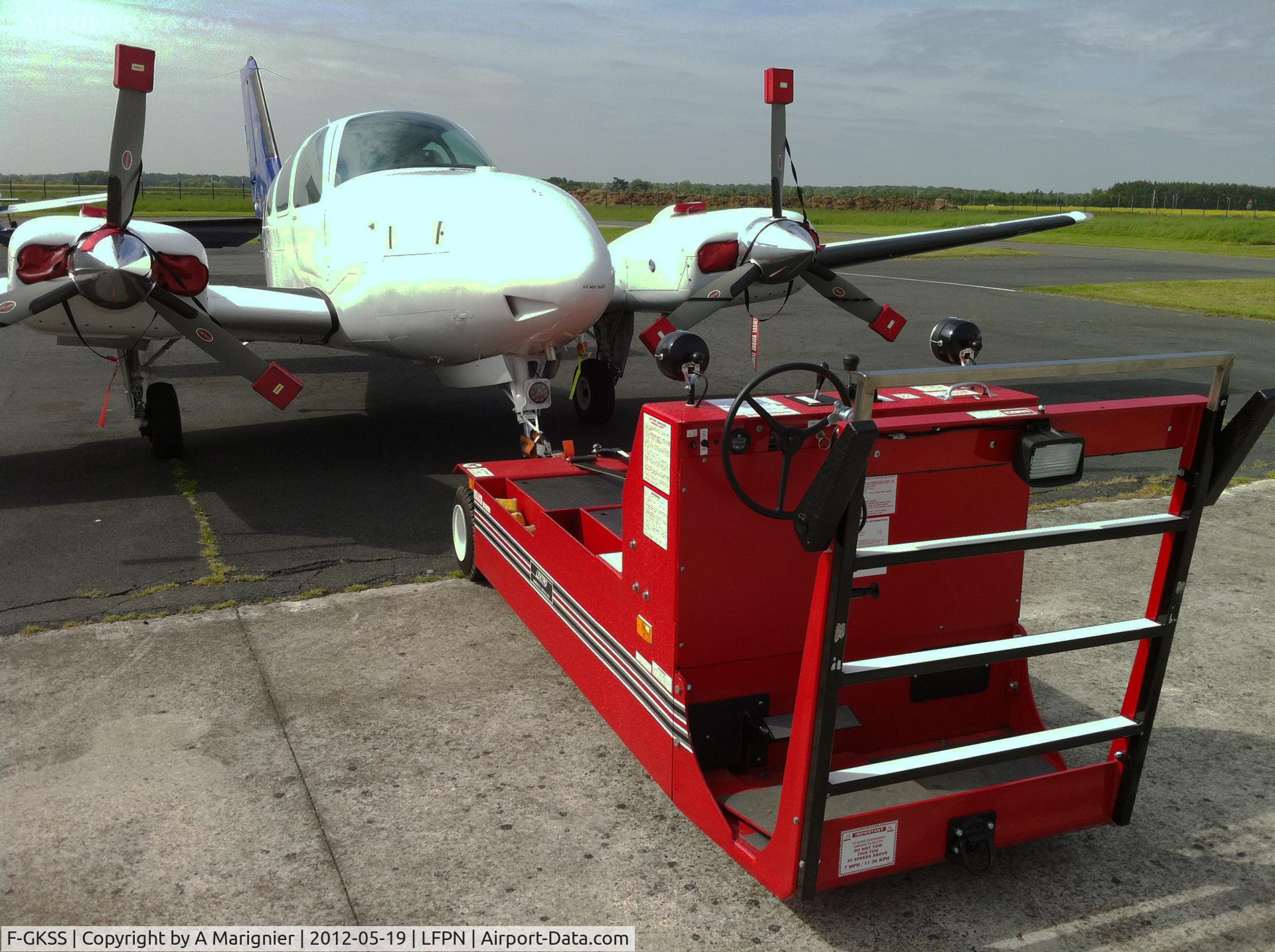 F-GKSS, 1971 Beech 58 Baron C/N TH-154, Impressive towing equipment at Toussus-le-Noble.
