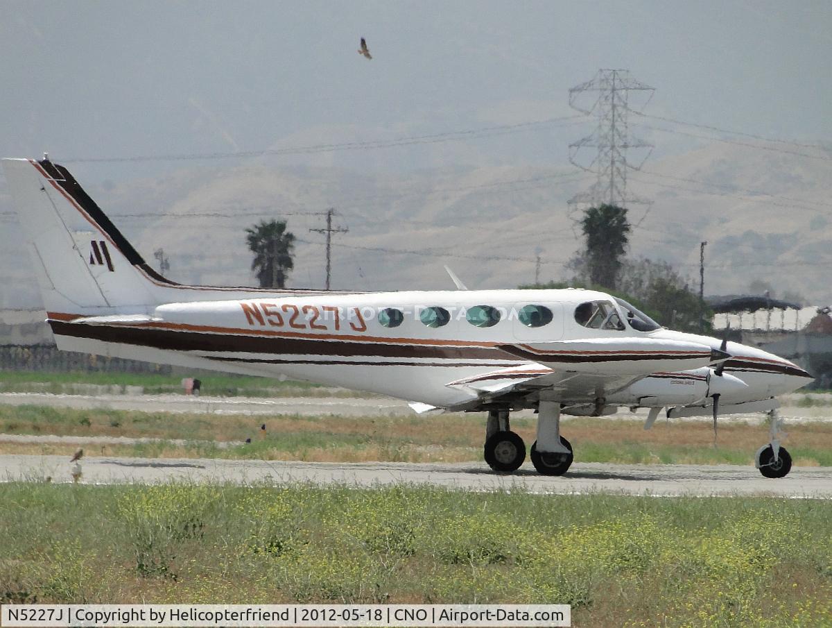 N5227J, 1980 Cessna 340A C/N 340A-1036, Landing on 26R with a bird watching