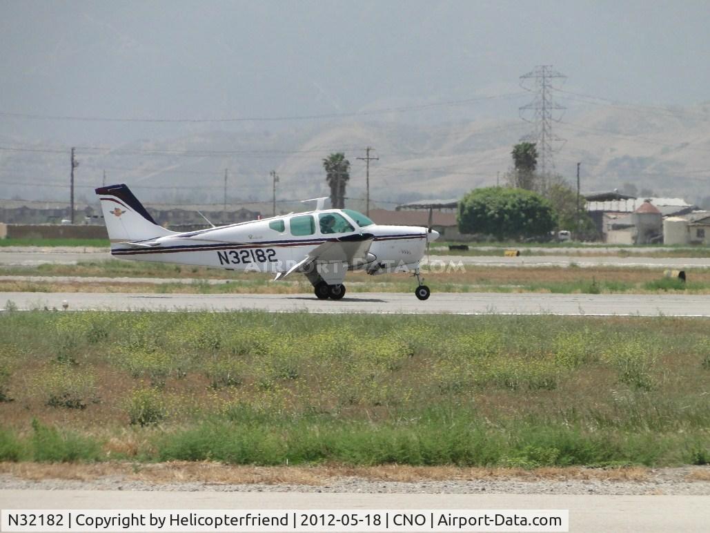 N32182, 1962 Beech 35-B33 Debonair C/N CD-536, Rolling out after touching down on 26R