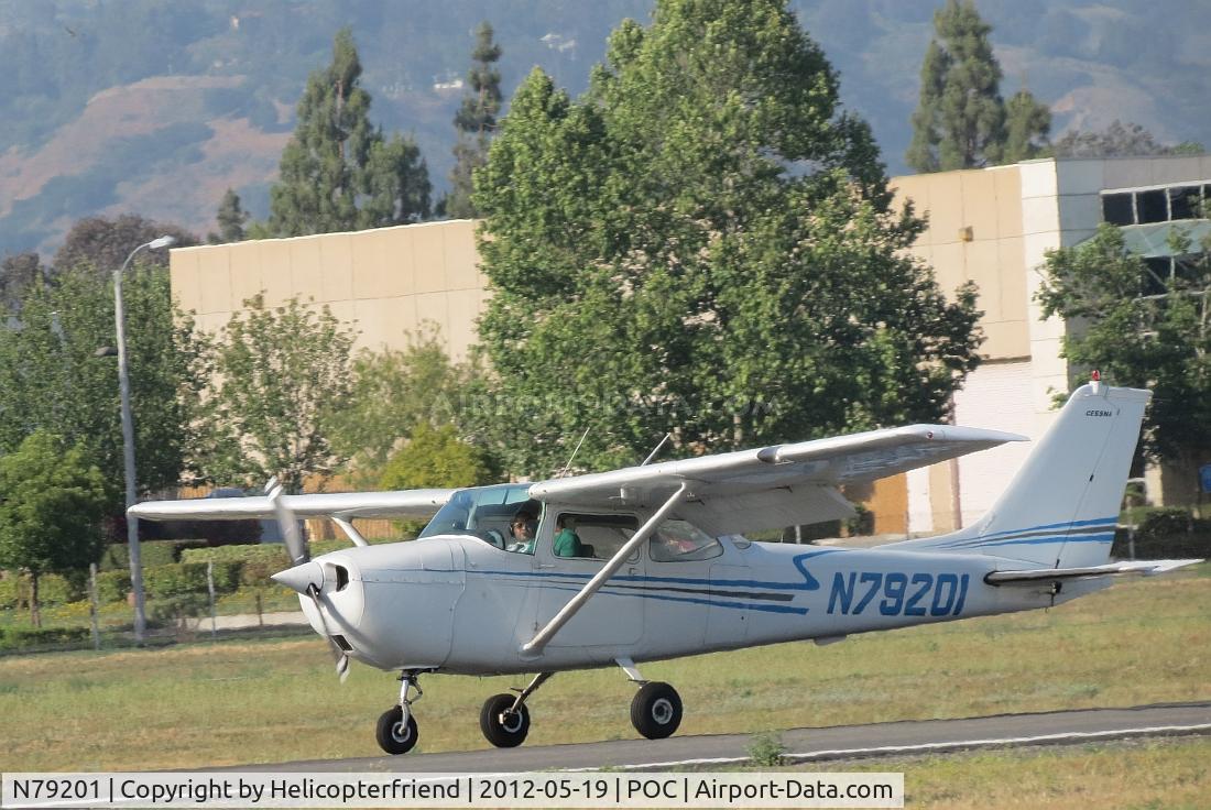 N79201, 1969 Cessna 172K Skyhawk C/N 17257955, Appears instructor talking to student while landing