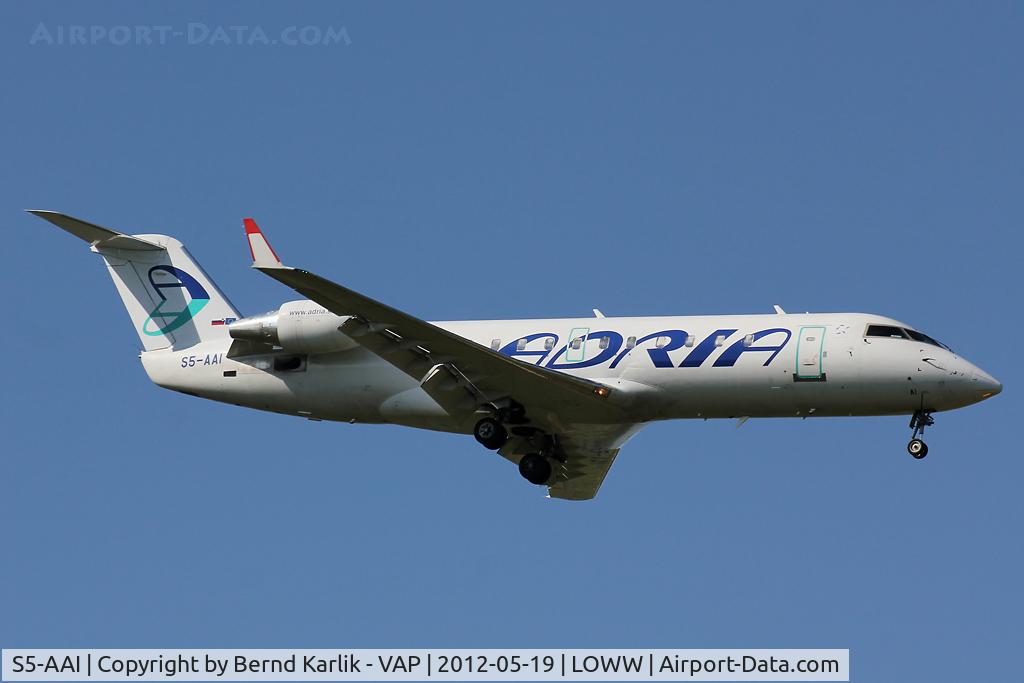S5-AAI, 1998 Canadair CRJ-200LR (CL-600-2B19) C/N 7248, Approaching Rwy 11