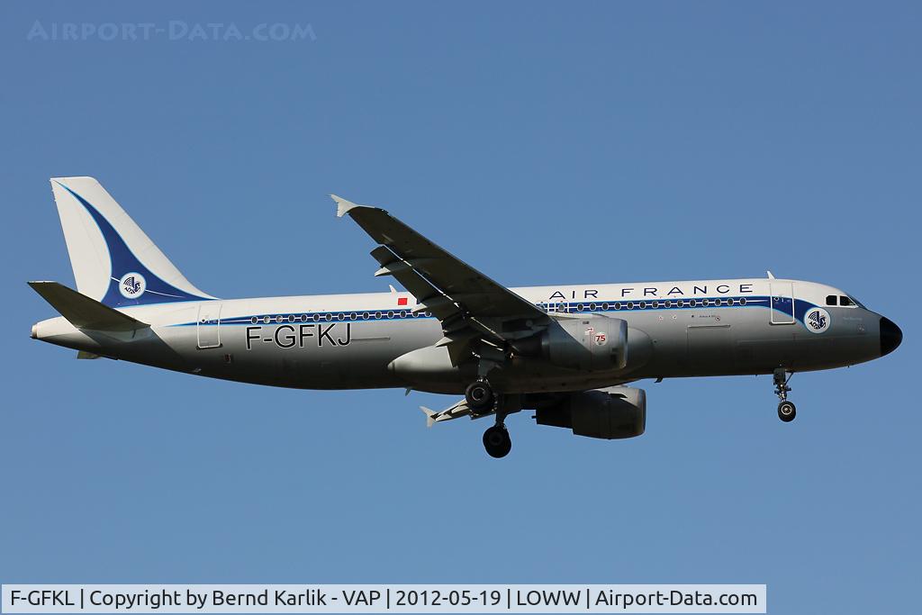 F-GFKL, 1990 Airbus A320-211 C/N 0101, Approaching Rwy 11