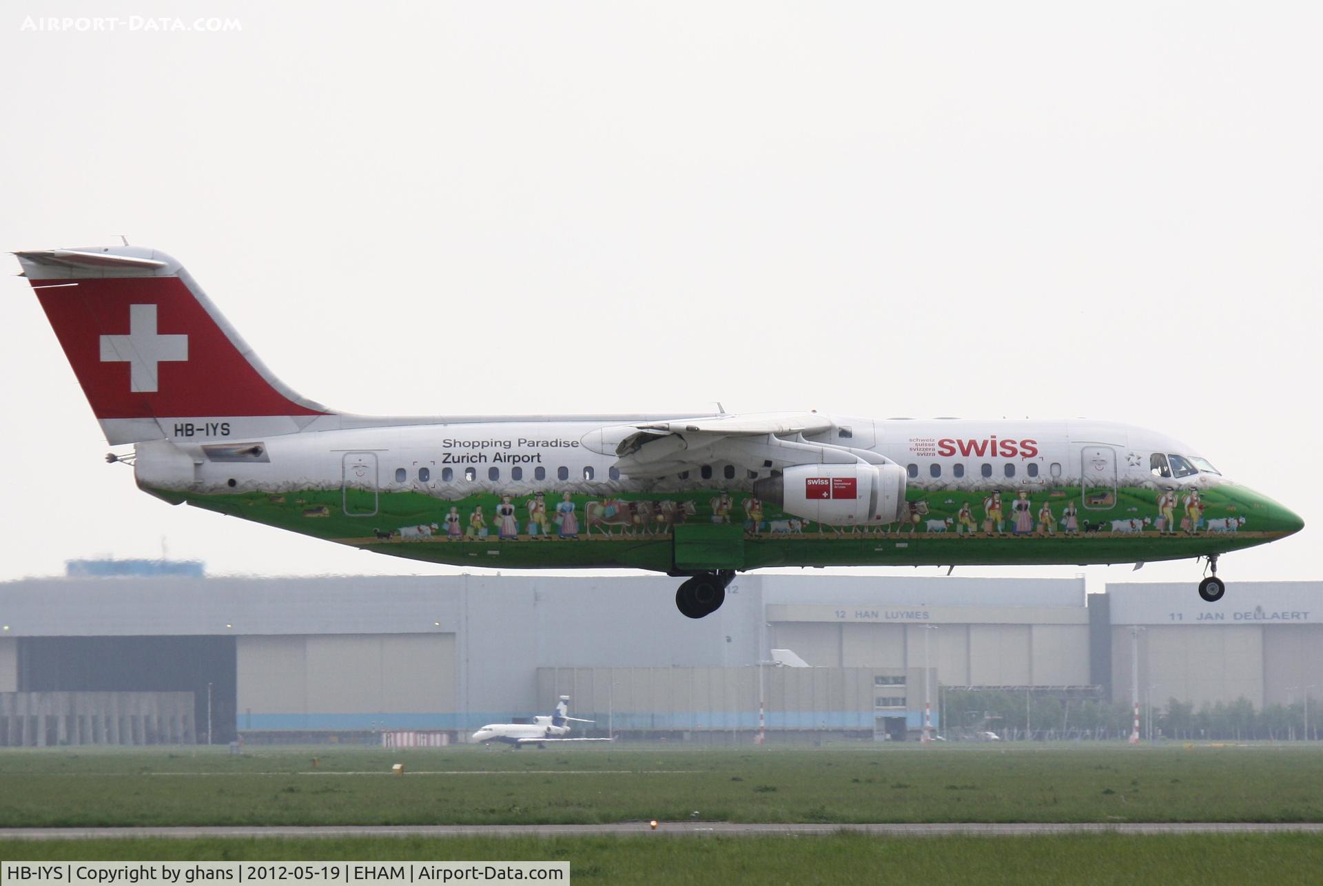 HB-IYS, 2001 British Aerospace Avro 146-RJ100 C/N E3381, Zürich shopping