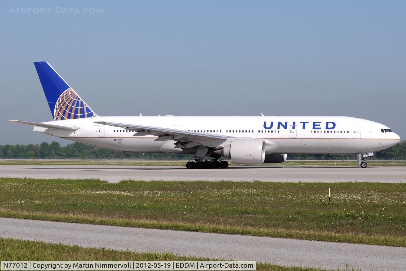 N77012, 1999 Boeing 777-224 C/N 29860, United Airlines