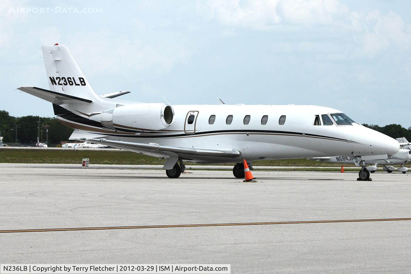 N236LB, 1999 Cessna 560XL C/N 560-5023, At Kissimmee Gateway