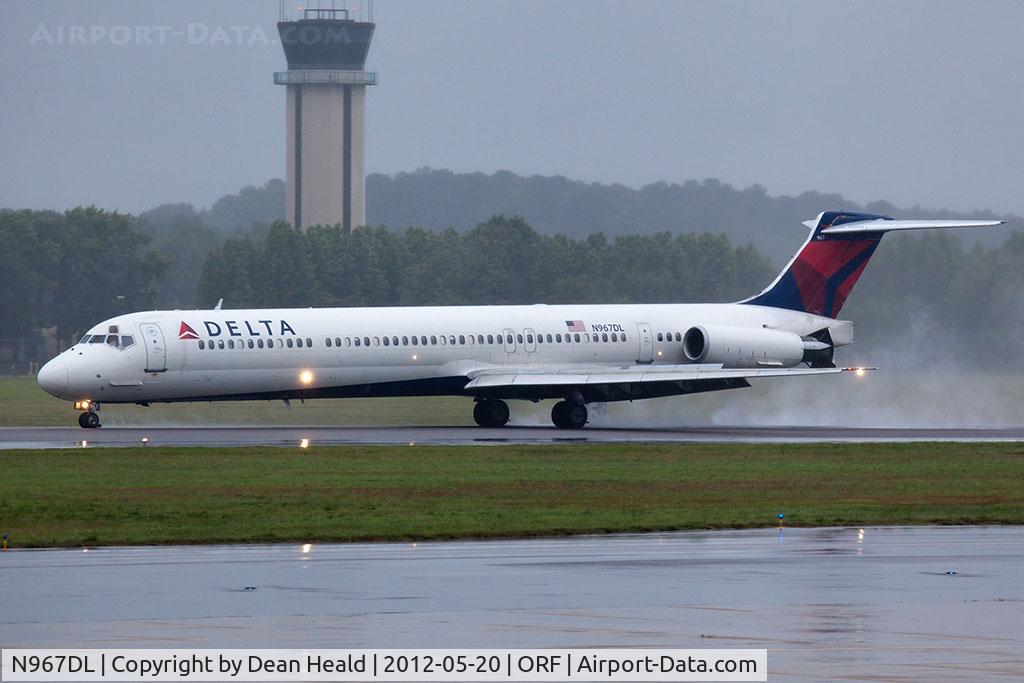 N967DL, 1990 McDonnell Douglas MD-88 C/N 53116, Delta Air Lines N967DL (FLT DAL2148) rolling out on a wet RWY 5 in rain, arriving from Hartsfield-Jackson Atlanta Int'l (KATL).