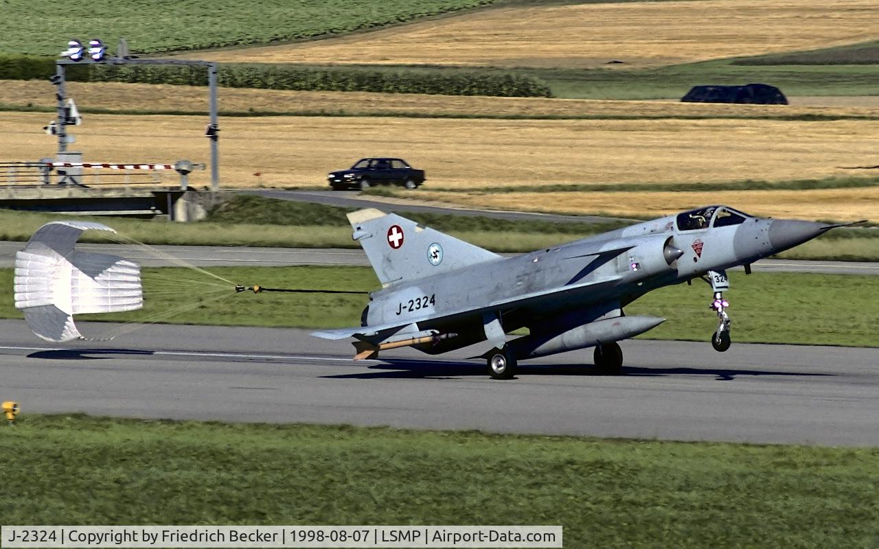 J-2324, Dassault (F+W Emmen) Mirage IIIS C/N 17-26-122/1014, decelerating after touchdown