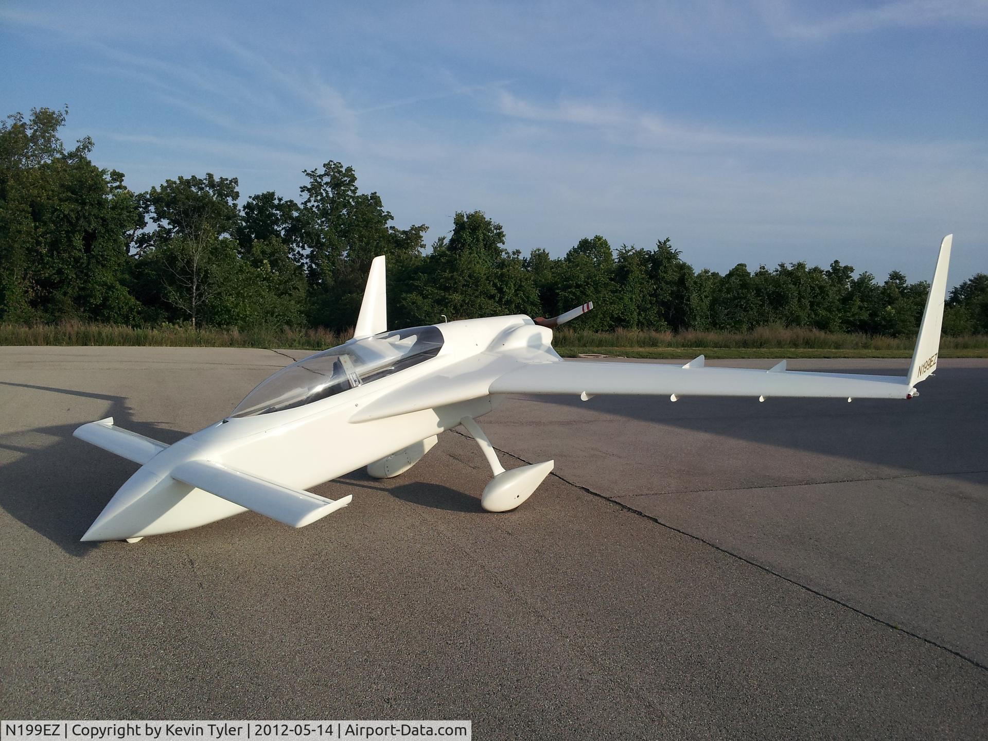 N199EZ, 2000 Rutan VariEze C/N 1153, On the field at KBPK