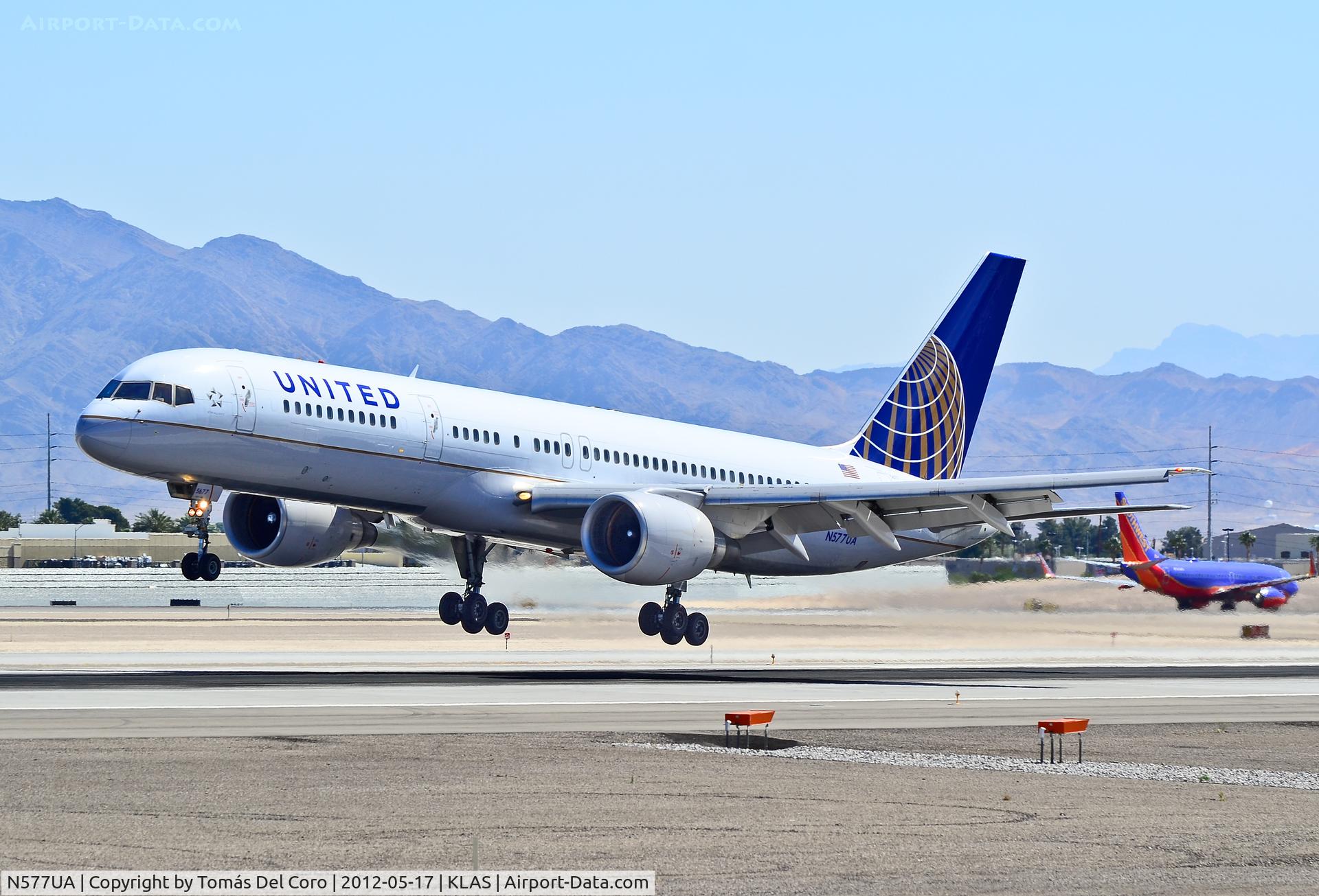 N577UA, 1993 Boeing 757-222 C/N 26693, N577UA United Airlines 1993 Boeing 757-222 C/N 26693

- Las Vegas - McCarran International (LAS / KLAS)
USA - Nevada, May 17, 2012
Photo: Tomás Del Coro