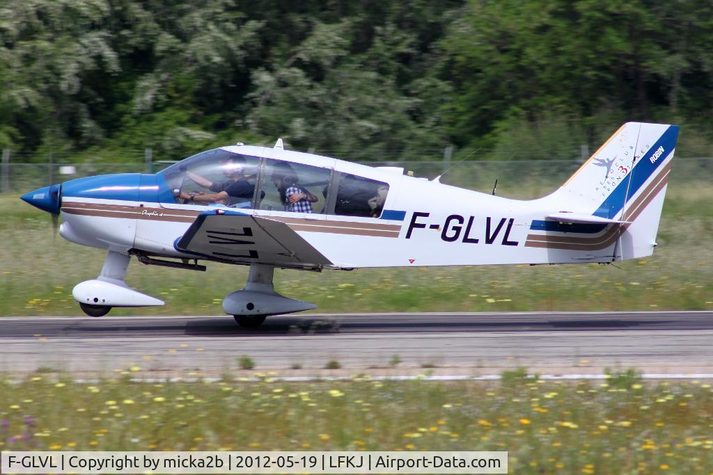 F-GLVL, Robin DR-400-140B Major C/N 2154, Take off in 20