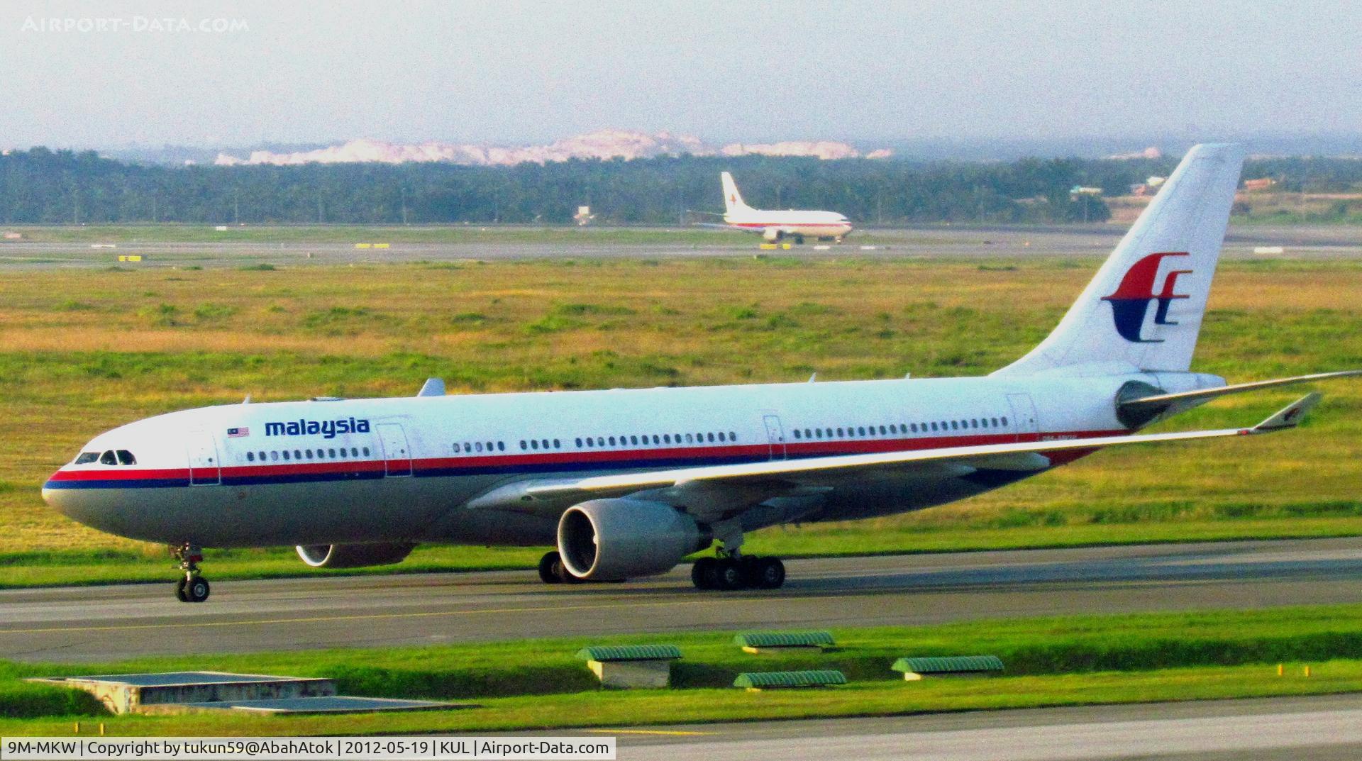 9M-MKW, 1999 Airbus A330-223 C/N 300, Malaysia Airlines