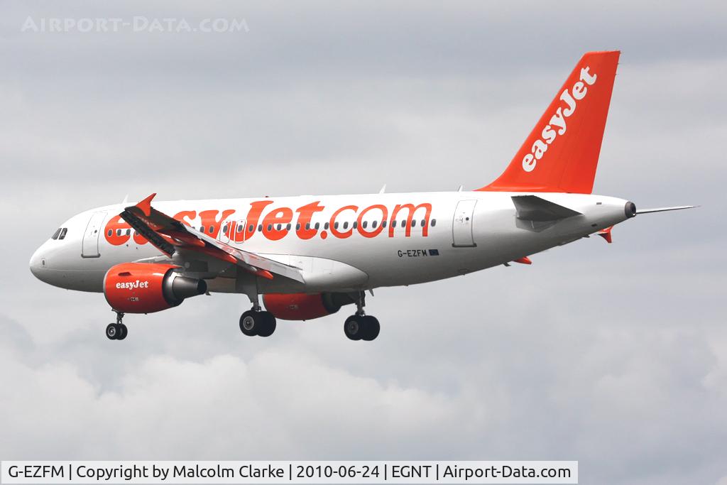 G-EZFM, 2009 Airbus A319-111 C/N 4069, Airbus A319-111 on finals to 25 at Newcastle Airport, June 2010.