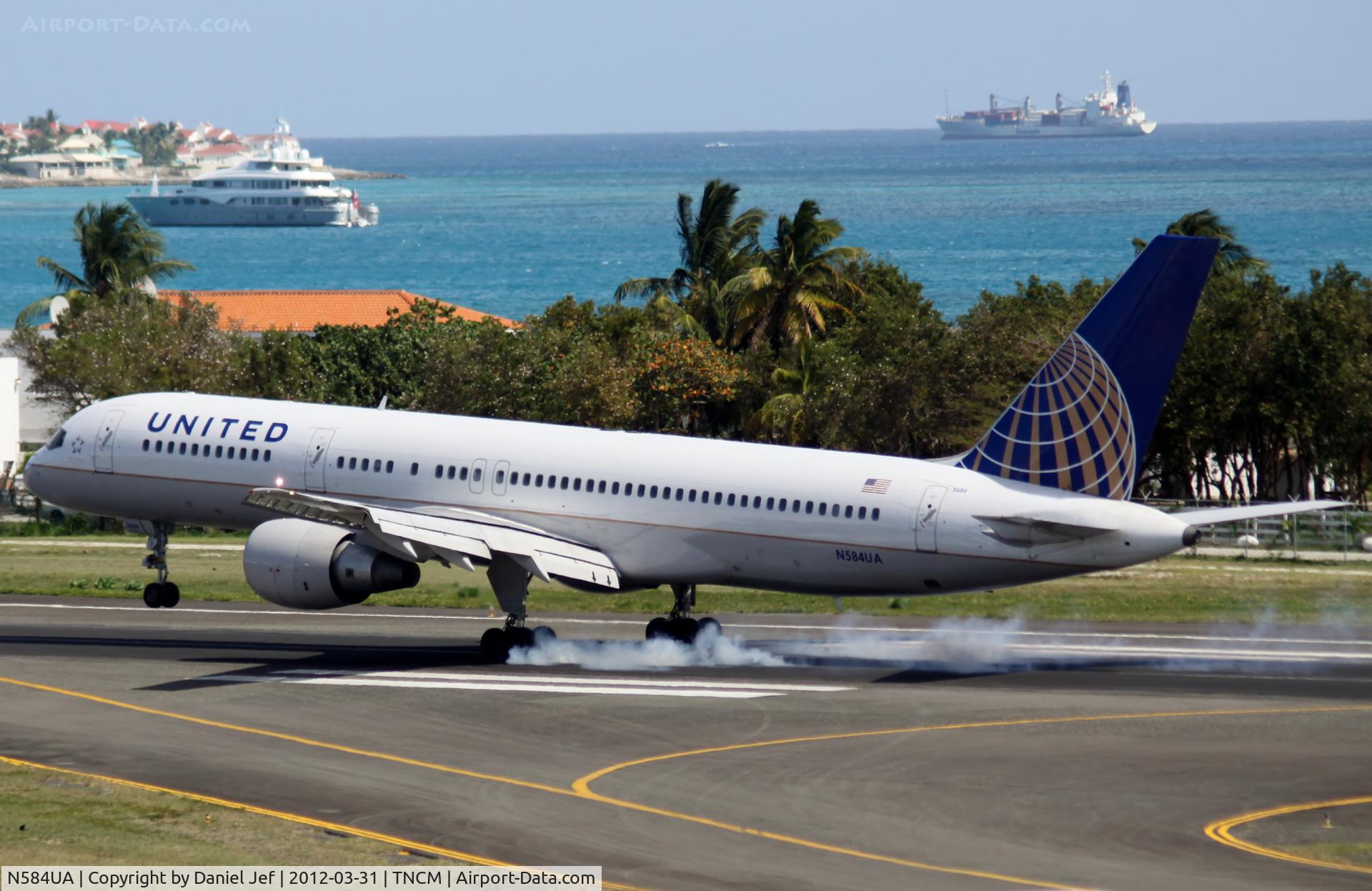 N584UA, 1993 Boeing 757-222 C/N 26706, N584UA