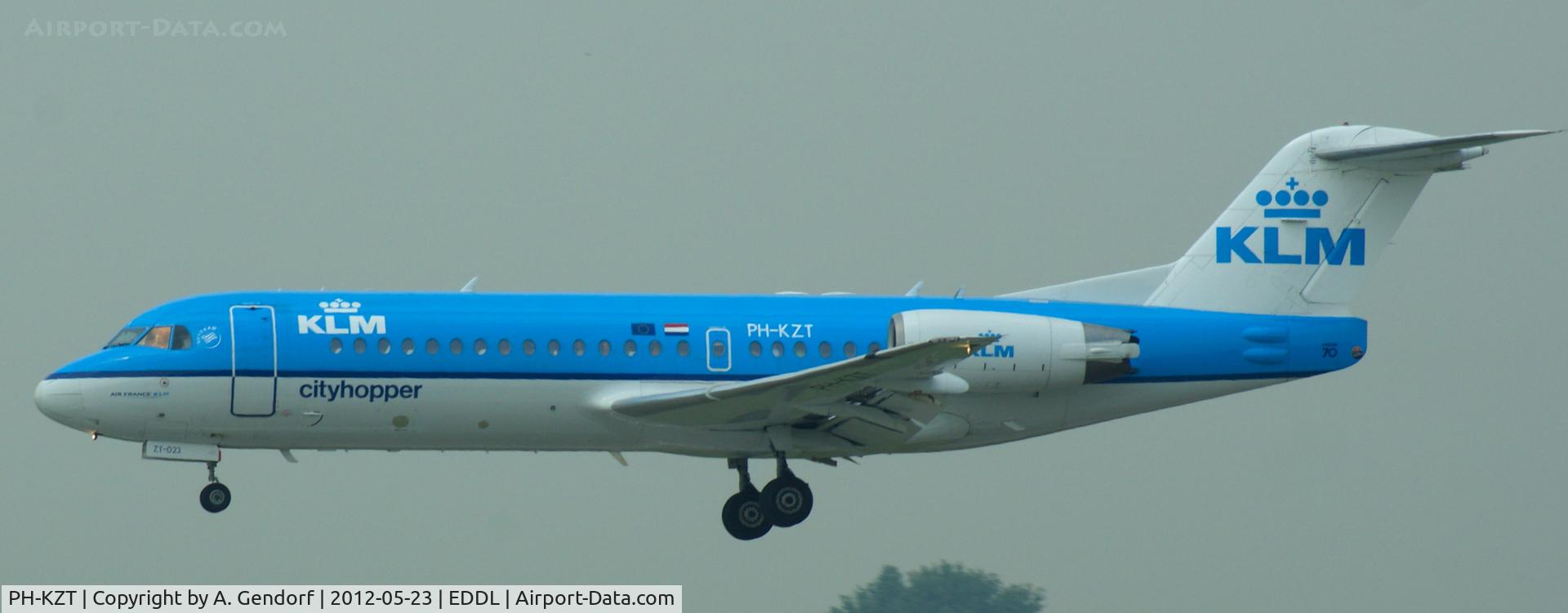 PH-KZT, 1995 Fokker 70 (F-28-0070) C/N 11541, KLM Cityhopper, on finals at Düsseldorf Int´l (EDDL)