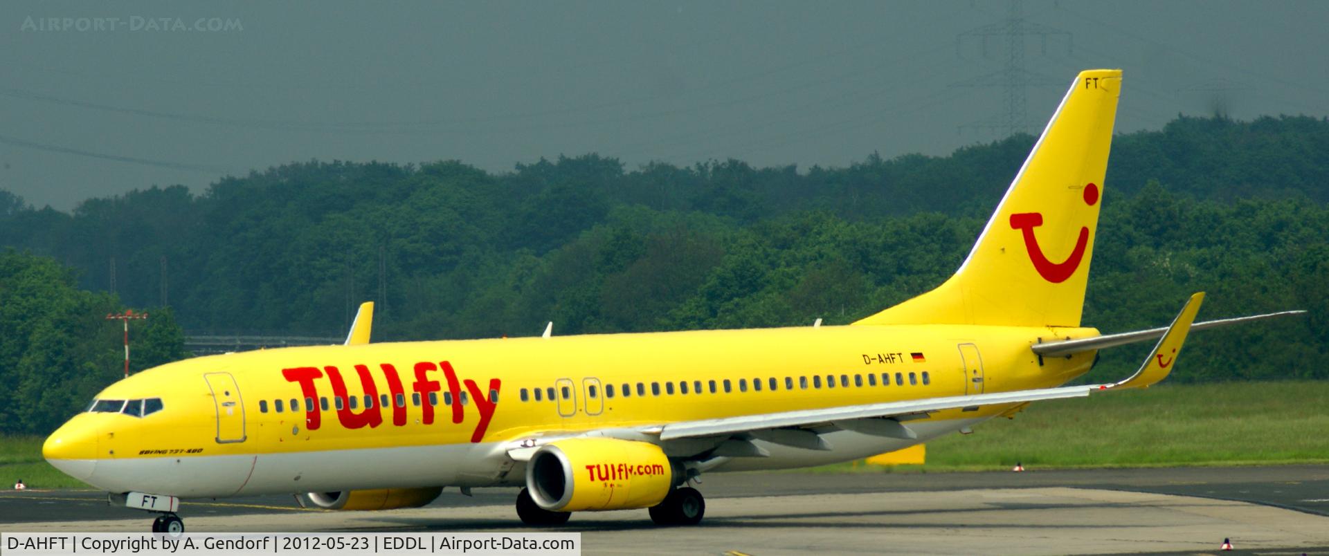 D-AHFT, 2000 Boeing 737-8K5 C/N 30413, TUIfly, on Rwy23L waiting for departure at Düsseldorf Int´l (EDDL)