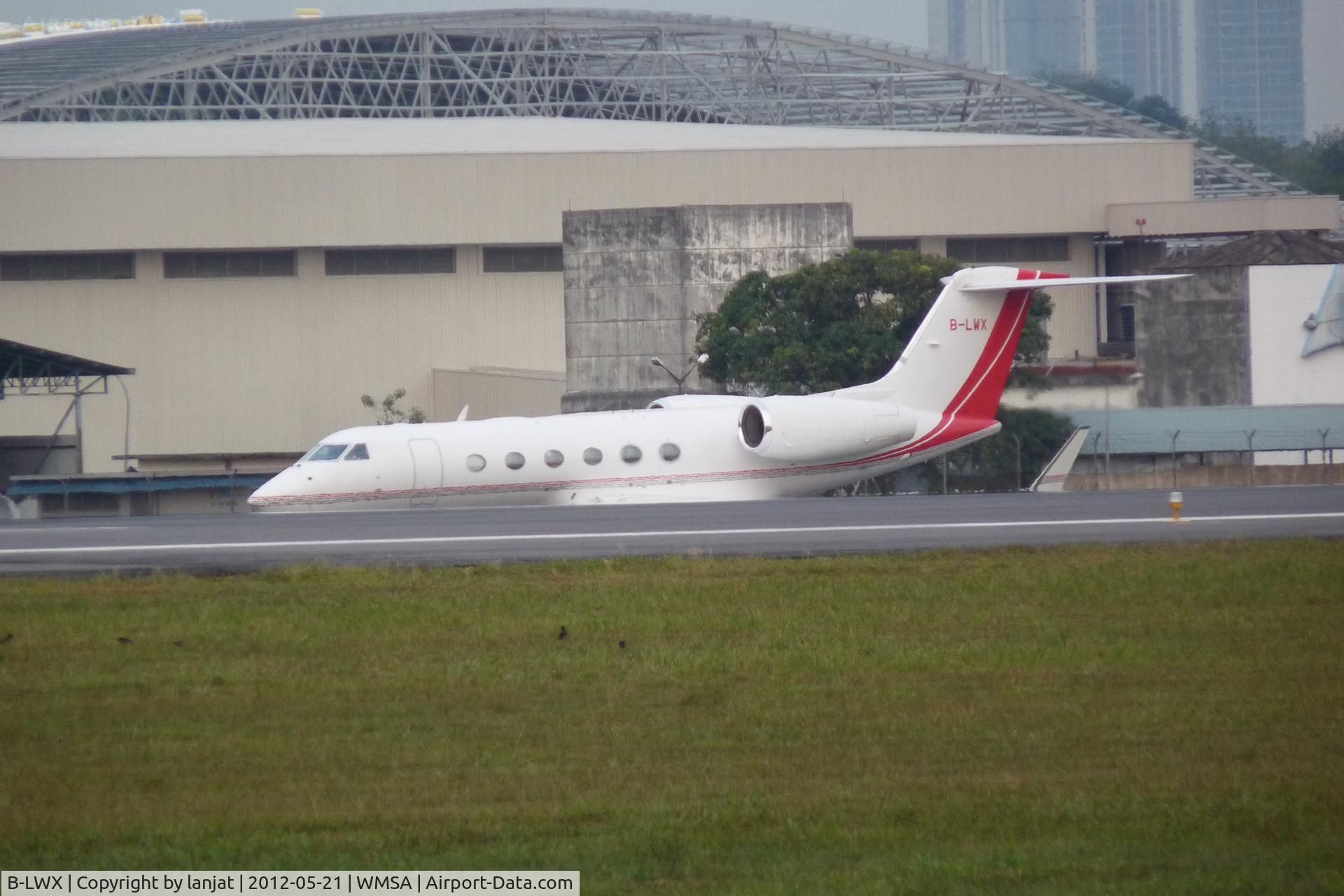 B-LWX, 2007 Gulfstream Aerospace GIV-X (G450) C/N 4096, Taxing to Runway 15