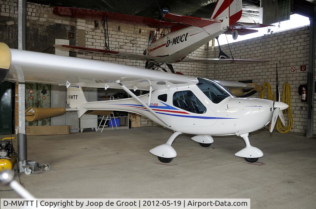 D-MWTT, Remos G-3/600 Mirage C/N 102, in the hangar at Kückhoven