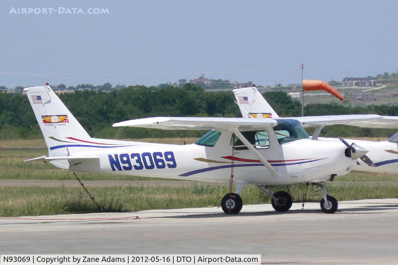 N93069, 1981 Cessna 152 C/N 15285389, At Denton Municipal Airport
