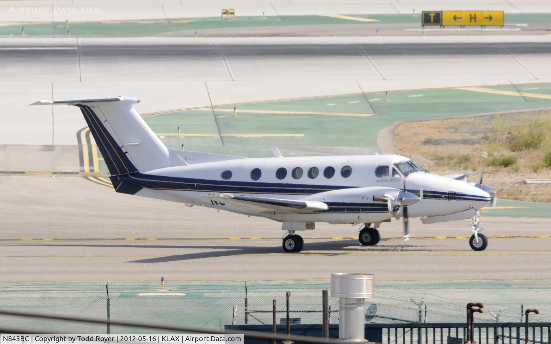 N843BC, 1982 Beech B200 King Air C/N BB-1011, Taxiing to parking at LAX