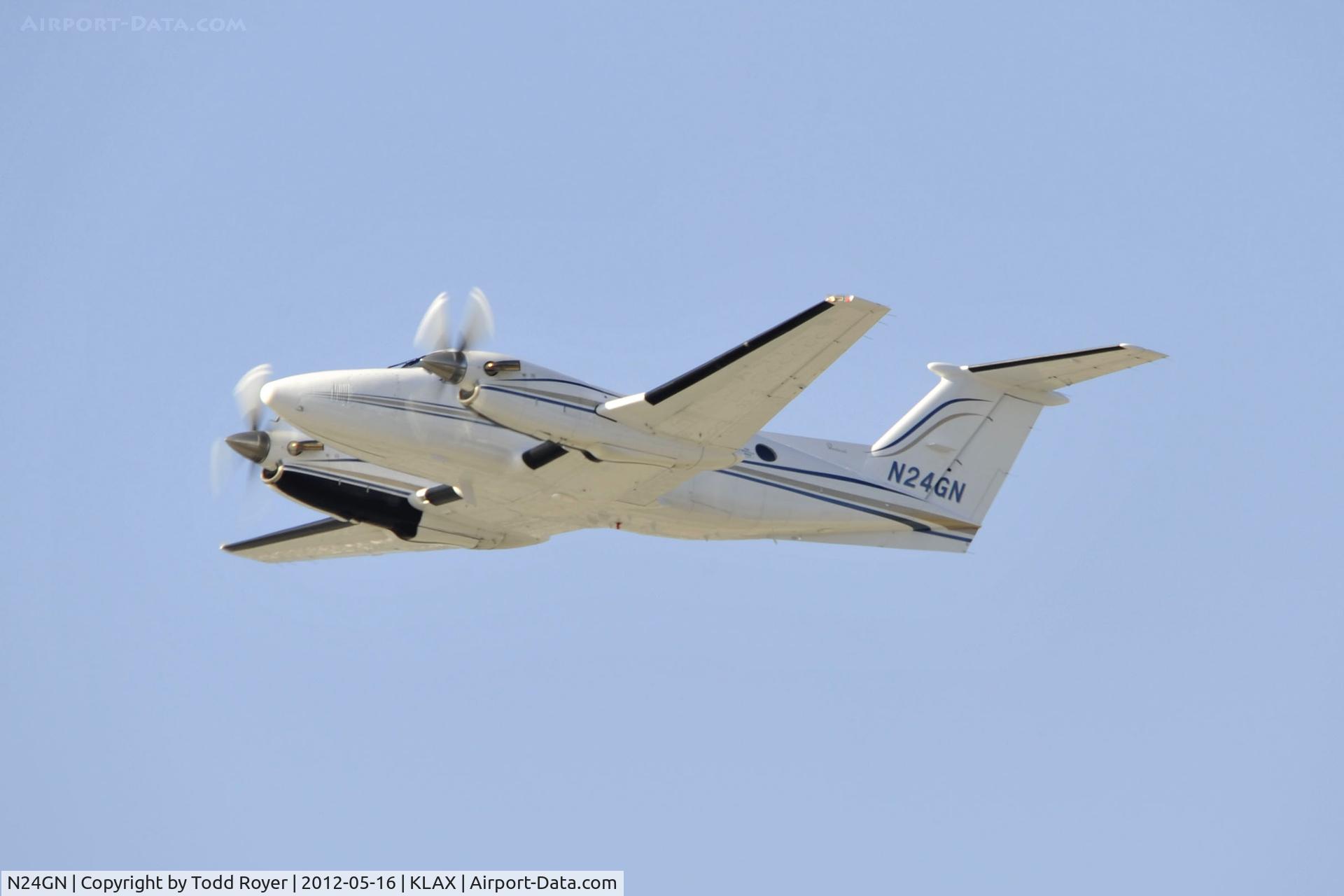 N24GN, 1981 Beech B200 King Air C/N BB-953, Departing LAX on 25L