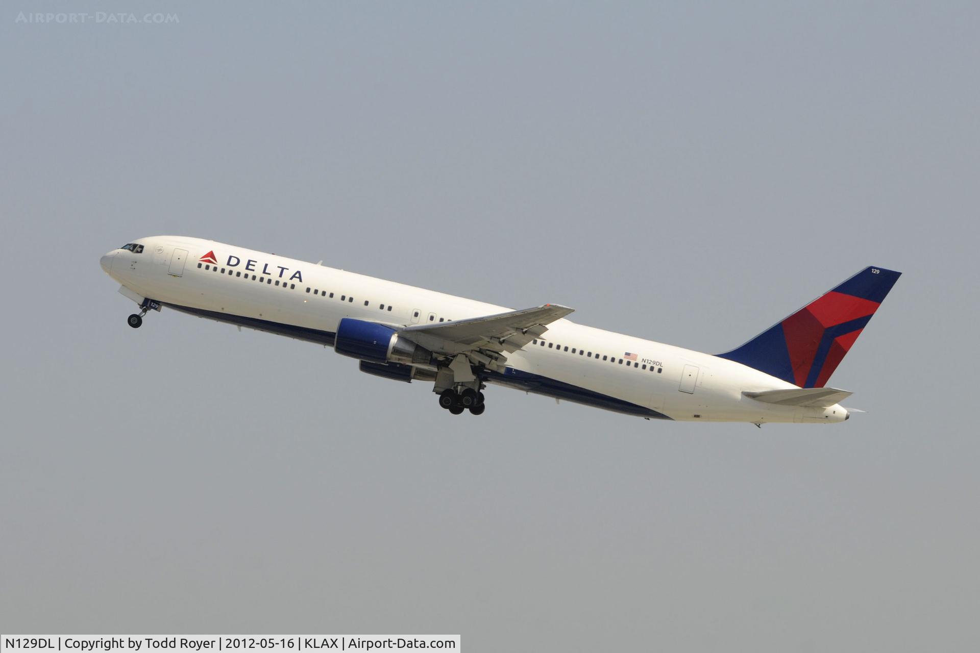 N129DL, 1988 Boeing 767-332 C/N 24079, Departing LAX on 25R